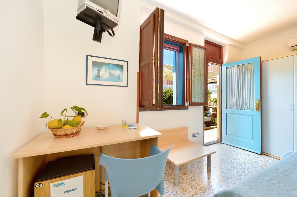 La Capannina Bed and Breakfast Procida Værelse billede
